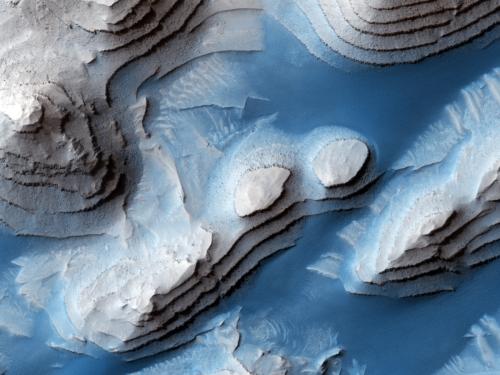 火星尼尔森陨石坑(Danielson Crater)地表。图片来源:NASA。 点击进入下一页