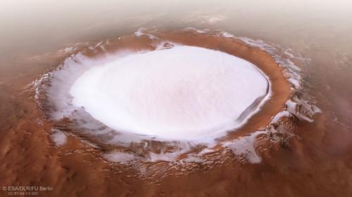 资料图:火星陨石坑图像,坑口有水冰。图片来源:欧洲航天局。 点击进入下一页