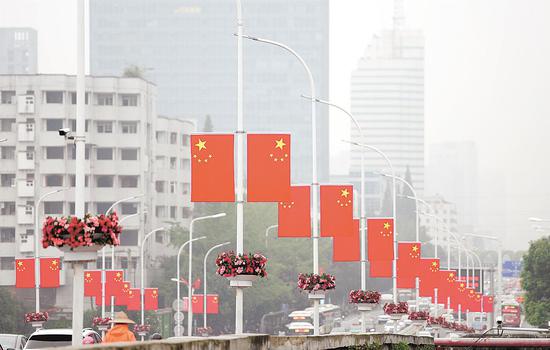 ���¶�ʮ���գ�����������������������޵����Ǻ��졣����ڡ�����ڡ�˫�ڡ�����֮�ʣ��������С��½�������ʻ�������죬�������������ҡ�ϲ�졢�Žᡢ���ϵĽ��շ�Χ�� �������ձ�ȫý���� ���� ͨѶԱ л�� �㣩