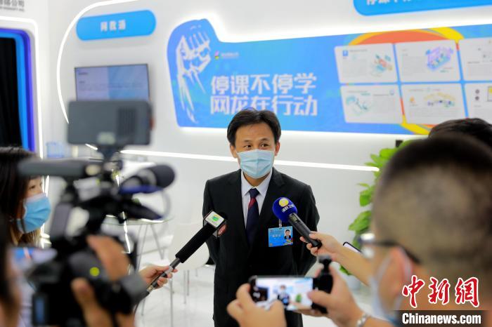 ������ϯִ�й�������ʿ���ֳ�����������ͣ�β�ͣѧ����Ʒ���������� ��