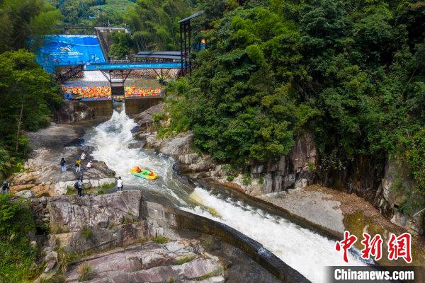 �㽭�������壺�̻�ɽˮ��ԴЯ�ֹ���С��