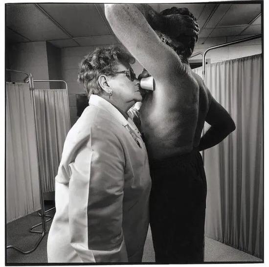 ��ζ����ʦ��������Ӱʦ Nancy Rica Schiff ��ͷ������������ְҵ֮һ������80�������| nancyricaschiff.com