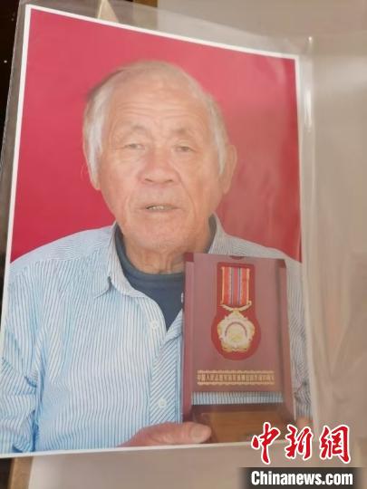 ʢ������үүʢ�������ٻ�ġ��й�����־Ը������Ԯ��������ս70���ꡱ�����¡��侯����֧�ӹ�ͼ