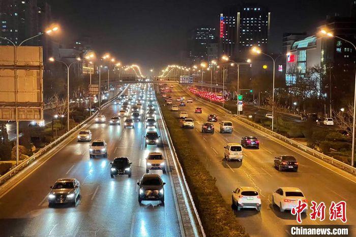 �������е�·����ʻ�е������� <a target='_blank' href='http://www.chinanews.com/' >������</a>���� �̴��� ��