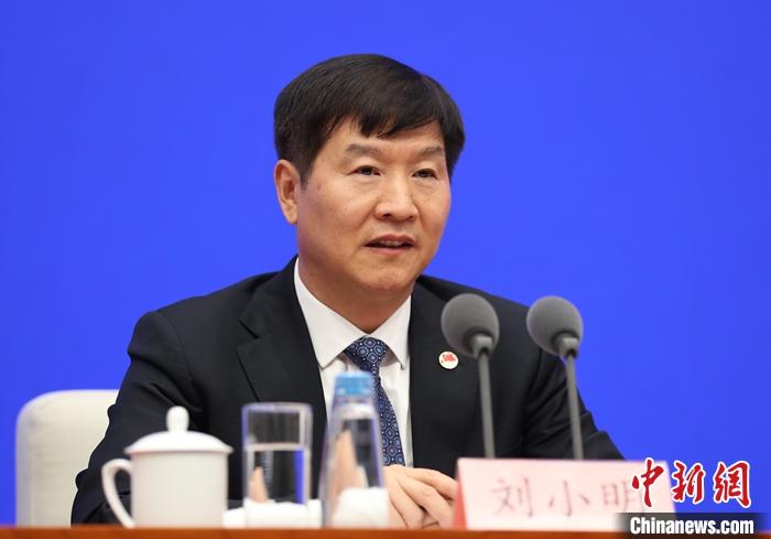 12��22�գ�����Ժ���Ű칫�ҷ������й���ͨ�Ŀɳ�����չ����Ƥ�飬���������ŷ����ᡣ��ͨ���䲿��������С����ϯ�����ᣬ���ܺͽ����Ƥ���й������������ʡ�
<a target='_blank' href='http://www.chinanews.com/'>������</a>���� ��ɼ� ��