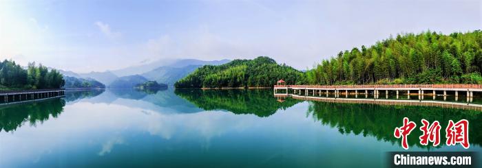 ����ͼ��ɽ��ˮ��ĳ���塣�������ض�Դ�� ��ͼ ��