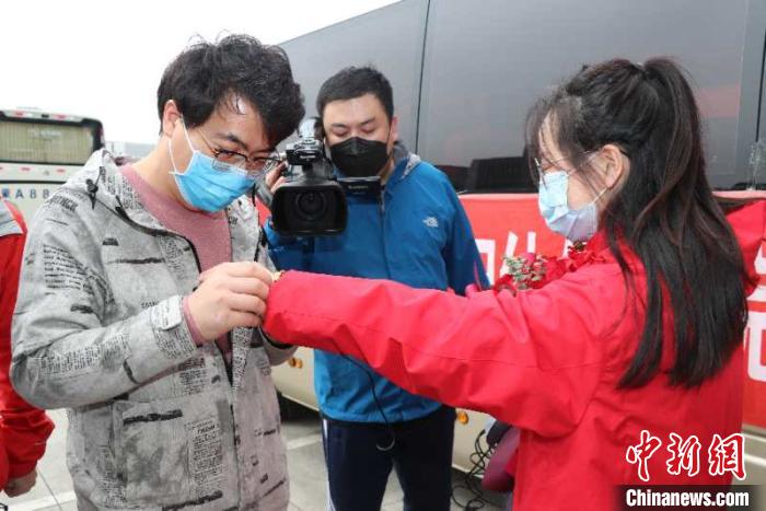 ͼΪ������Ϊ�����ݴ�������������ΰΤ ��