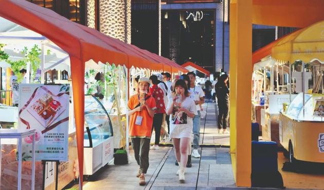 2020��5��31�գ��Ϻ�55�����Ʒ������ֱ�����ڼ䣬��BFC��̲�������ľ��е�ħ����Ʒ���껪���Ϊ���ϡ��Ի����ǵľ���������Ʒ��ʳ�ĺ�ȥ����ͼ/�����Ӿ�