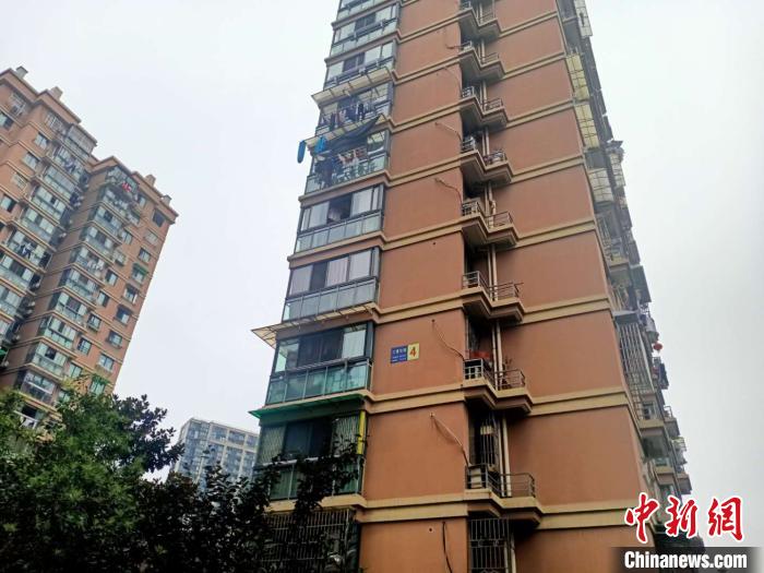 ʧ��Ů�Ӿ�ס¥������������ ��