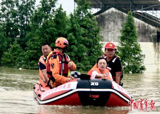 7��24�գ�Ѧ���״壬��Ԯ�Ӱ�������һλ���񷵻ؼ���ȡ��Ҫ�ļ���