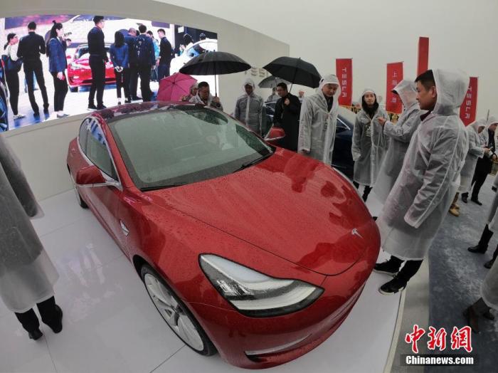 ��˹��Model3���綯�������Ϊ�ڻ��������׿�͡���/���� �ź�ΰ ֣ӨӨ ͼ/�ź�ΰ