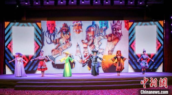 ͼΪ���������Ļ�չʾ ����Ө ��