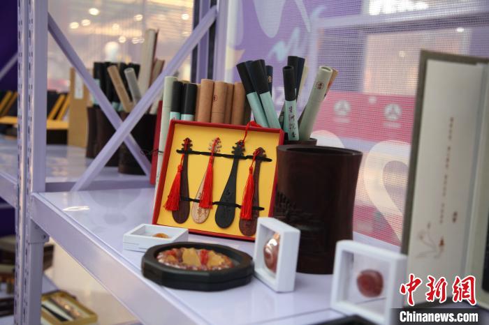 ����Ϊ����������չʾ�����û��������� ��