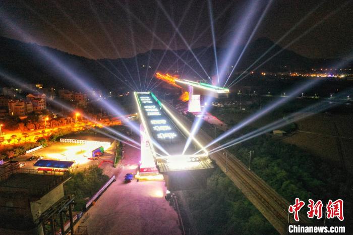 ͼΪת��ǰ���½�������·��Ϫ�ش��� ¬���� ��