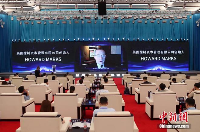2021��10��15�գ��׽��½���������̳���Ϻ����С�ͼΪ���������ʱ��������޹�˾��ʼ��Howard Marks�������<a target='_blank' href='http://www.chinanews.com/'>������</a>���� �ź�ΰ ��