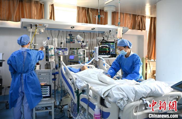 1��13�գ��Ĵ�ʡ����ҽԺҽ����Ա�������������������ֲ���ߡ�����Դ ��