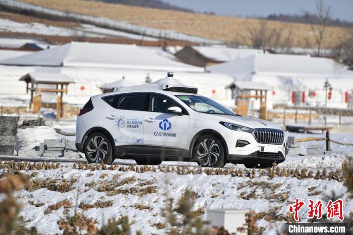 ӭ��ѩս�Ϻ����˼�ʻ������ѩ��ս���ڳ�����Ļ