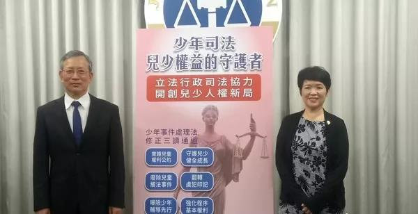 �µ������������䣬Ȼ���أ�