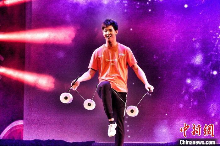 ͼΪ��ӽѫ�ڵ��ӽ�Ŀ�ϱ��ݶ����񡣡��ܷ��߹�ͼ