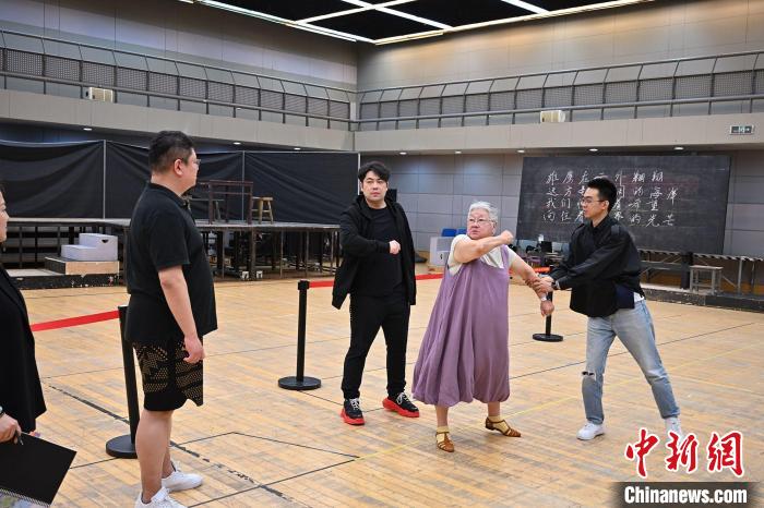 ���Ҵ��Ժԭ����硶���ղʺ硷������ ���Ժ��ͼ