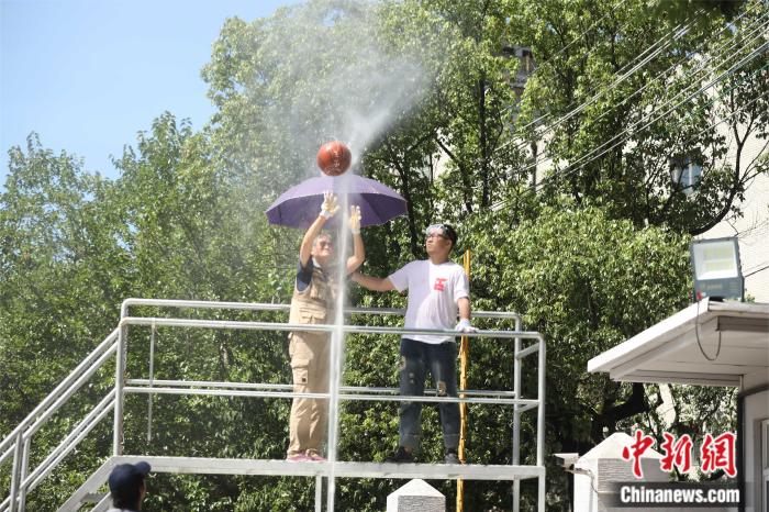 ���������������ʵ����գ��ܷ��߹�ͼ