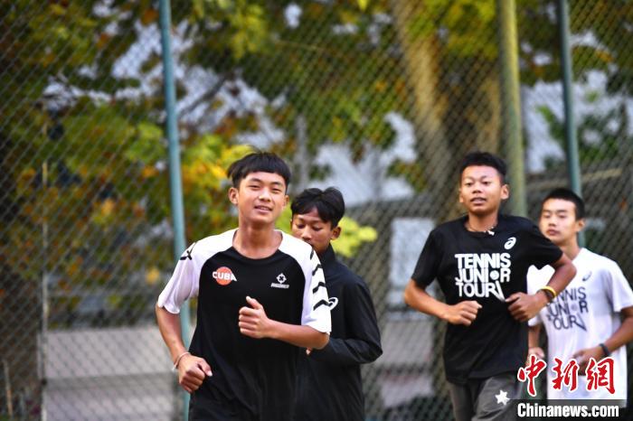 ͼΪ�����Ͷ����ǽ�������ѵ������֣���� ��