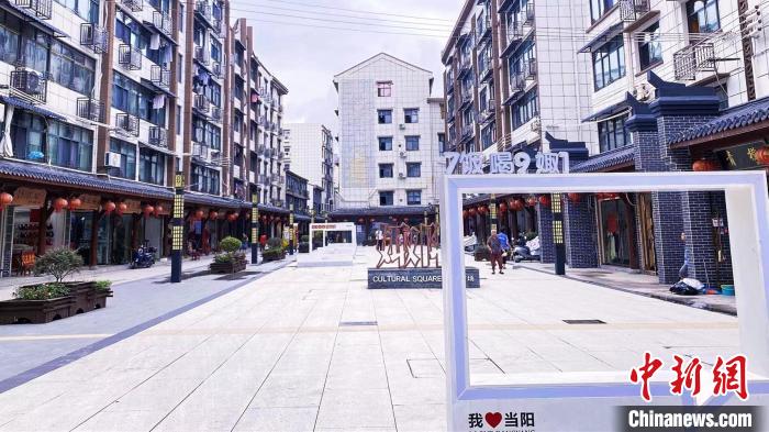 ������ڶг��Ĭ�ķ��Եر� ������ί��������ͼ