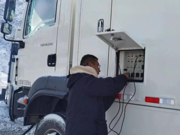 5��2�գ��ƿ������϶ӹ�����Ա��װװ�����й�����ֹ�ͼ