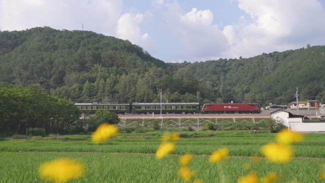 ���쳵��ʻ�ڴ�����·�󱣶Σ����� �㣩.jpg?x-oss-process=style/w10