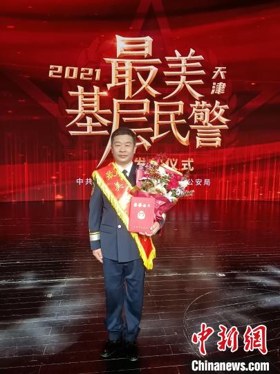 ͼΪ��������ѡ2021����С����������񾯡�ʱ����Ƭ �����ί����ί��ͼ