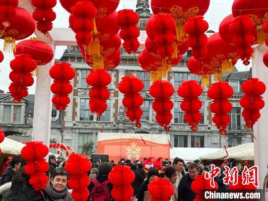 �й������ֳ��߹Ҵ�����������ζ����ʮ�㡣������������