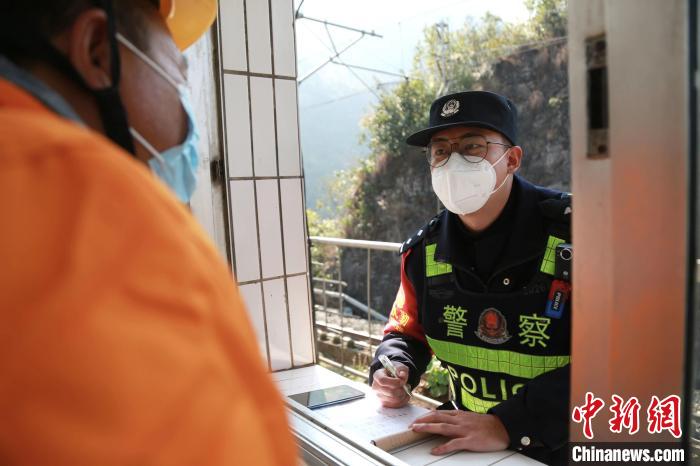 �������ˮ�ཽ����·�ŵļ�į������