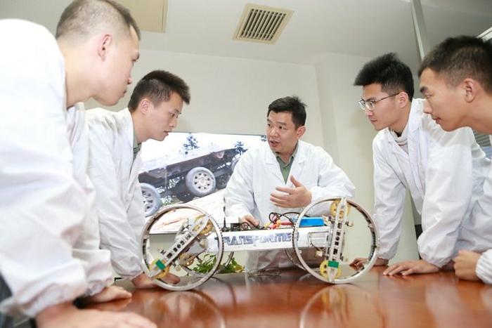 �����Ƽ���ѧ���ܿ�ѧѧԺ������սϵͳ�Ƽ������Ŷӿ�����Ա��ʵ����̽����Ʒ�����2020��10��19���㣩���»��緢������Զ �㣩