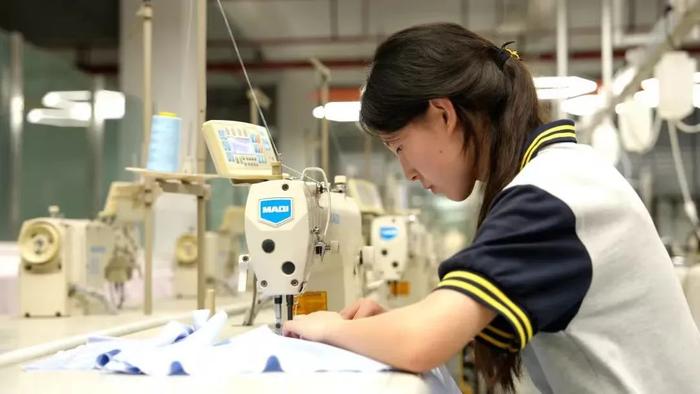 ������ʡ��ˮ�е�רҵѧУ��װ���רҵ�Ľ�Ƽ��